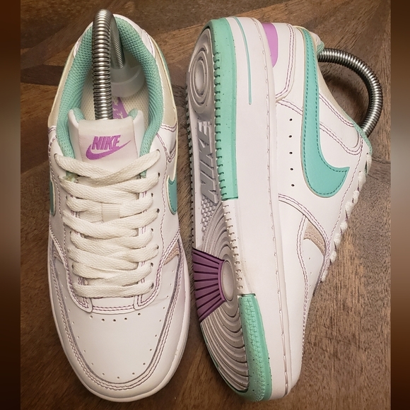 Nike Gamma Force Women's Size 5 White/Mint Green/Lavender - Picture 8 of 15